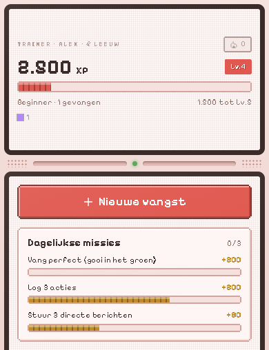 Hoekedex in het thema Coral: zacht roze met koraalrode knoppen.